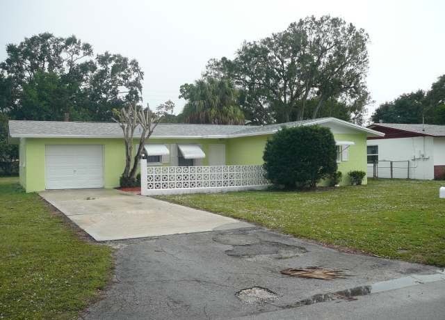 Property at 302 S 30th St, Fort Pierce, FL 34947, 3 beds, 2 baths