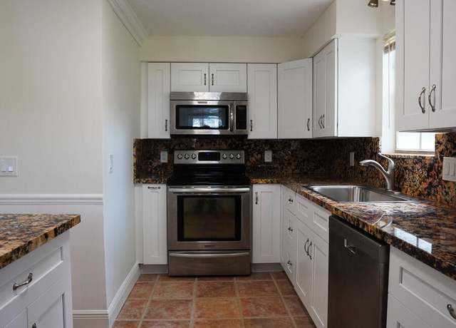 Property at 209 Georgian Park Dr, Jupiter, FL 33458, 2 beds, 1.5 baths