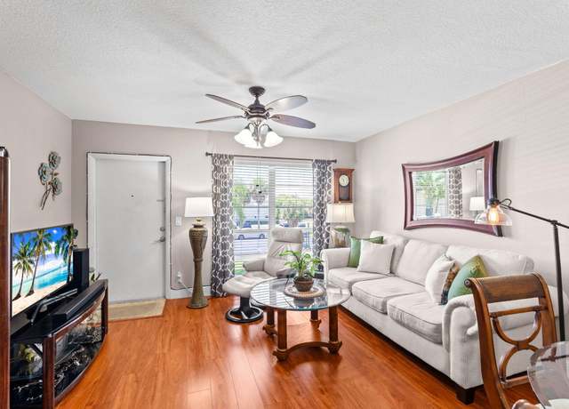 Property at 309 S Circle 202 Dr S #202, Boynton Beach, FL 33435, 1 bed, 1.5 baths