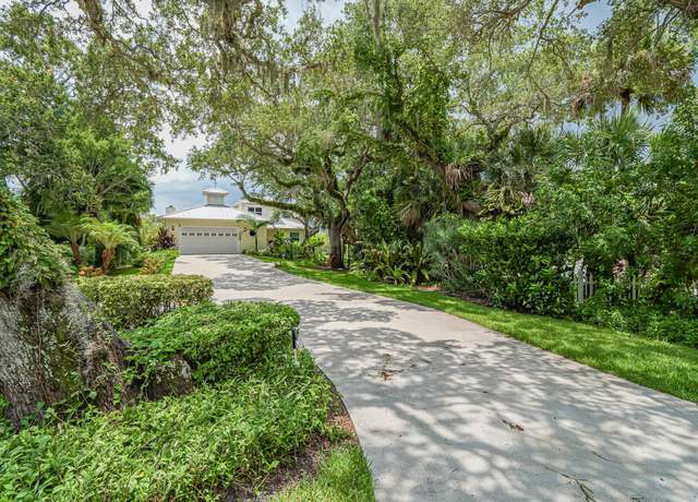 Property at 395 Live Oak Dr, Vero Beach, FL 32963, 4 beds, 2.5 baths