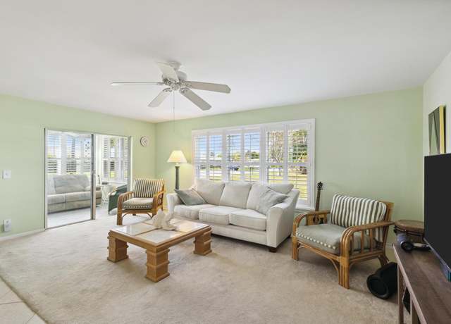 Property at 925 S Drive Ter Unit A, Delray Beach, FL 33445, 2 beds, 2 baths