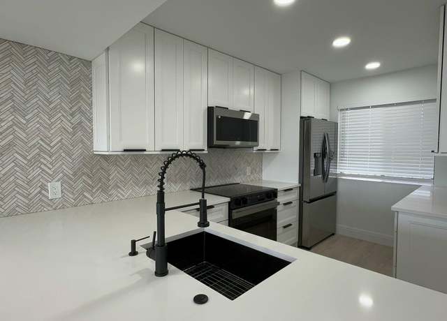 Property at 4483 Luxemburg 201 Ct #201, Lake Worth, FL 33467, 3 beds, 2 baths