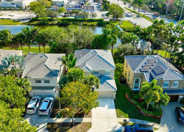 Property at 1102 Oakwater Dr, Royal Palm Beach, FL 33411, 4 beds, 2.5 baths