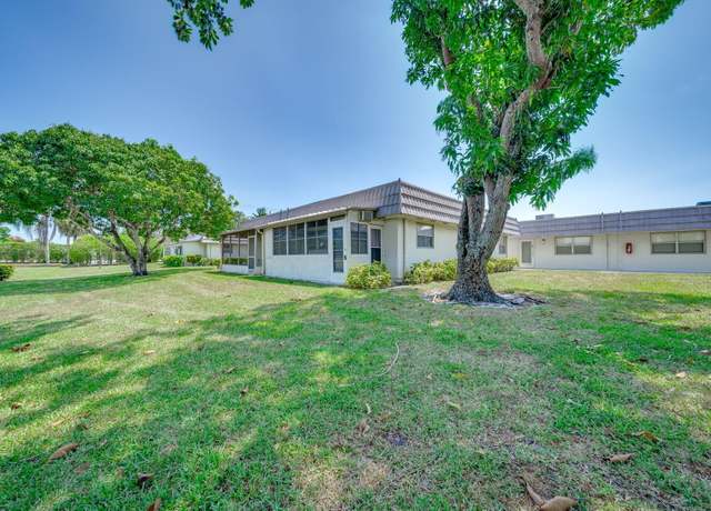 Property at 8 Valencia Unit A, Delray Beach, FL 33446, 2 beds, 2 baths