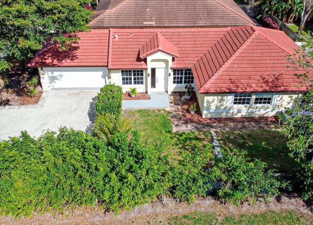 Property at 12246 Brisbane Ln, Wellington, FL 33414, 3 beds, 2 baths