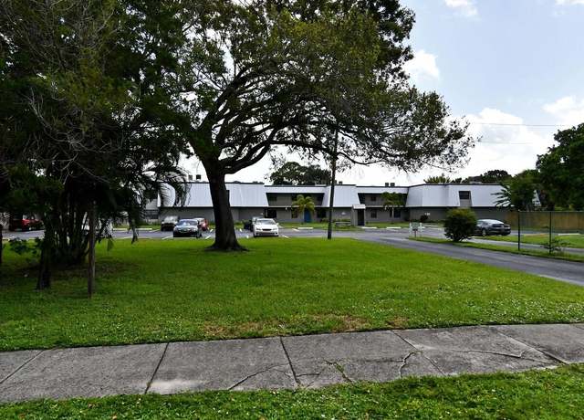 Property at 2516 S 19th St #207, Fort Pierce, FL 34982, 2 beds, 2 baths