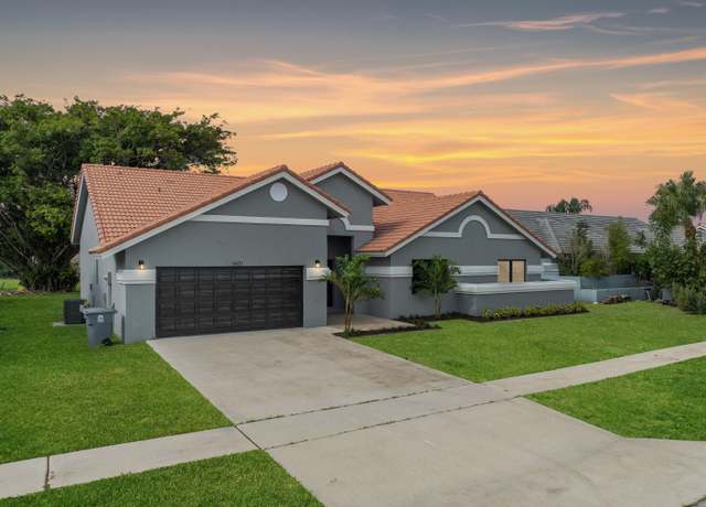 Property at 9471 Sun Pointe Dr, Boynton Beach, FL 33437, 4 beds, 2 baths