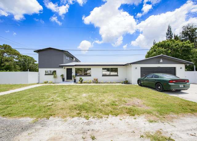 Property at 5234 Edwards Rd, Fort Pierce, FL 34981, 3 beds, 2.5 baths