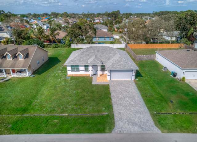 Property at 1825 SW Effland Ave, Port Saint Lucie, FL 34953, 3 beds, 2 baths