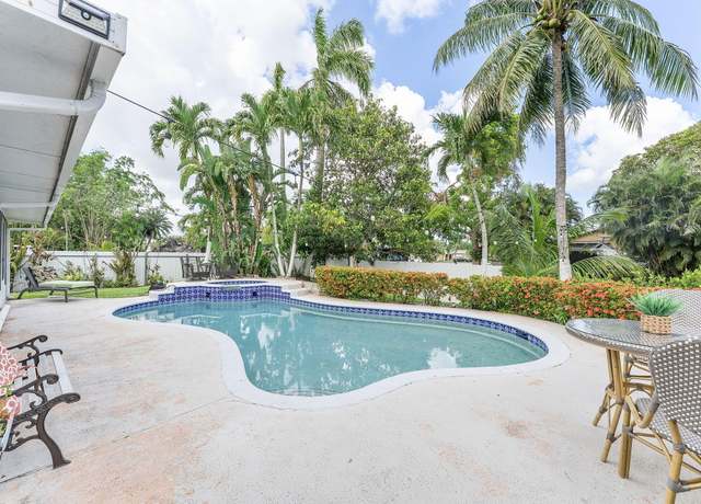 Property at 400 NW 98th Ave, Pembroke Pines, FL 33024, 4 beds, 3 baths