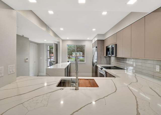 Property at 14095 Royal Vista Dr #202, Delray Beach, FL 33484, 2 beds, 2 baths