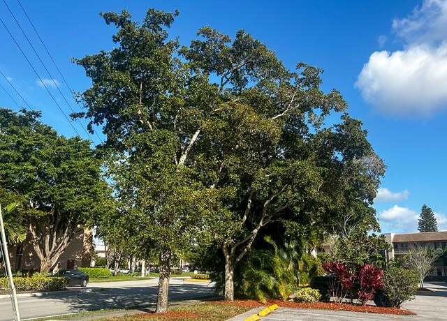 Property at 10332 Sunrise Lakes Blvd #111, Sunrise, FL 33322, 2 beds, 2 baths