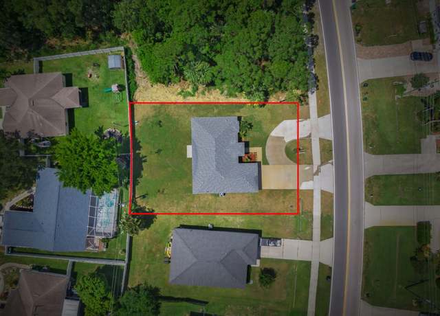 Property at 637 NW Bayshore Blvd, Port Saint Lucie, FL 34984, 4 beds, 2 baths