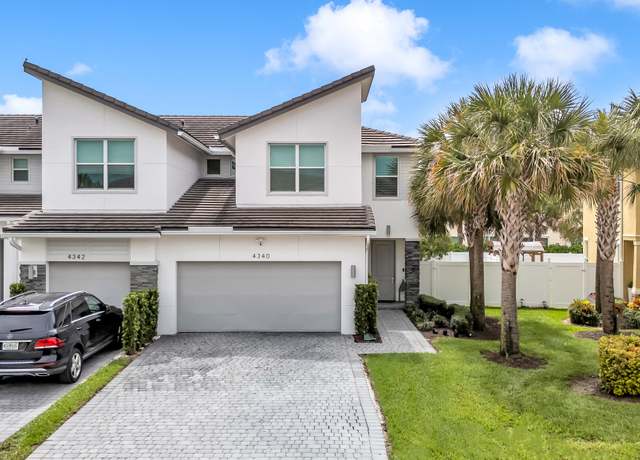 Property at 4340 Lago Dr, Deerfield Beach, FL 33064, 3 beds, 2.5 baths