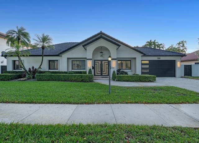 Property at 15536 NW 83rd Ave, Miami Lakes, FL 33016, 3 beds, 2.5 baths