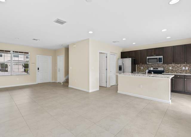 Property at 2900 NW Treviso Cir, Port Saint Lucie, FL 34986, 3 beds, 2.5 baths