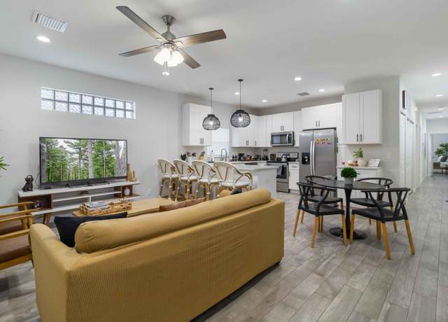 Property at 18 S D St, Lake Worth Beach, FL 33460, 3 beds, 2 baths