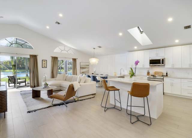 Property at 1931 Oak Berry Cir, Wellington, FL 33414, 3 beds, 2 baths
