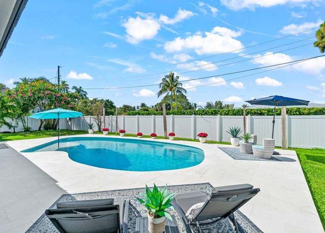 Property at 812 Chapel Hill Blvd, Boynton Beach, FL 33435, 3 beds, 3.5 baths