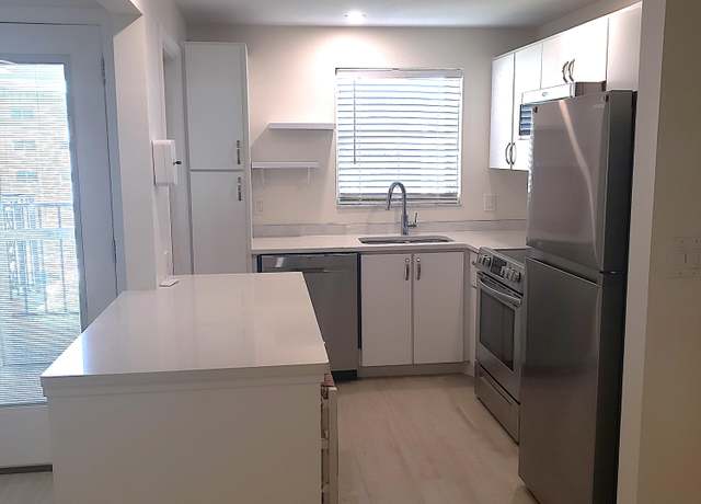 Property at 810 SE 7th St #306, Deerfield Beach, FL 33441, 1 bed, 1.5 baths