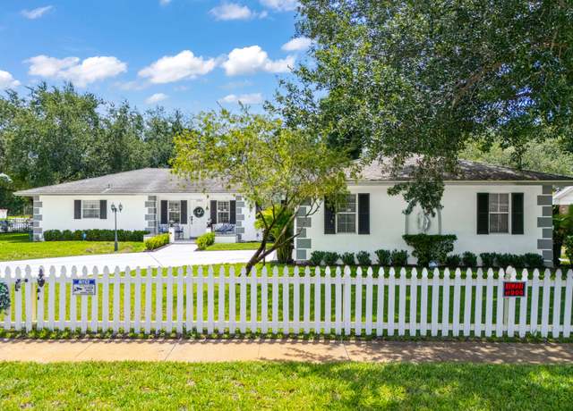 Property at 2102 S 26th St, Fort Pierce, FL 34947, 4 beds, 2 baths