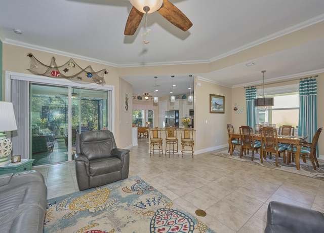 Property at 443 11th Sq SW, Vero Beach, FL 32962, 2 beds, 2 baths