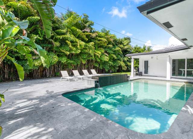 Property at 960 SW 18th St, Boca Raton, FL 33486, 5 beds, 3 baths
