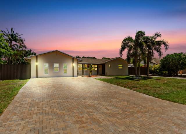 Property at 26 W Pine Tree Ave, Lake Worth, FL 33467, 4 beds, 2 baths