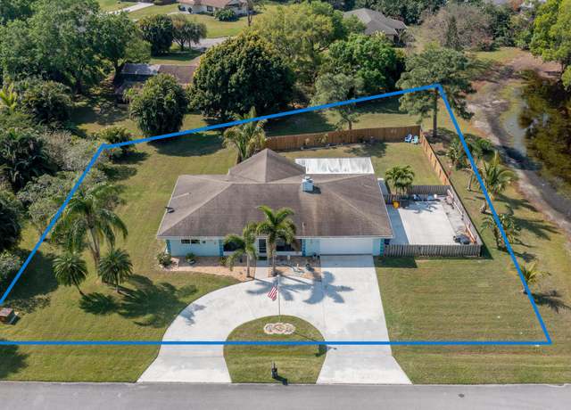 Property at 5580 SE Paramount Dr, Stuart, FL 34997, 3 beds, 2 baths