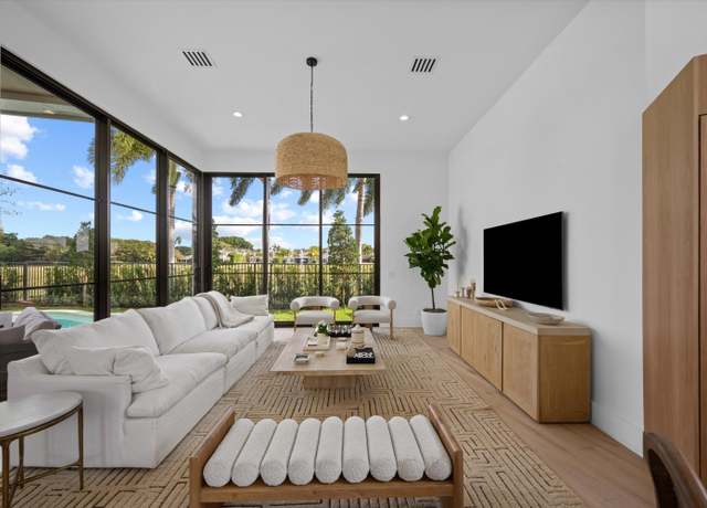 Property at 2578 Players Ct, Wellington, FL 33414, 5 beds, 4.5 baths
