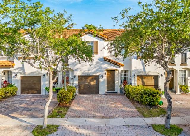 Property at 974 NE 29th Ter, Homestead, FL 33033, 3 beds, 2.5 baths