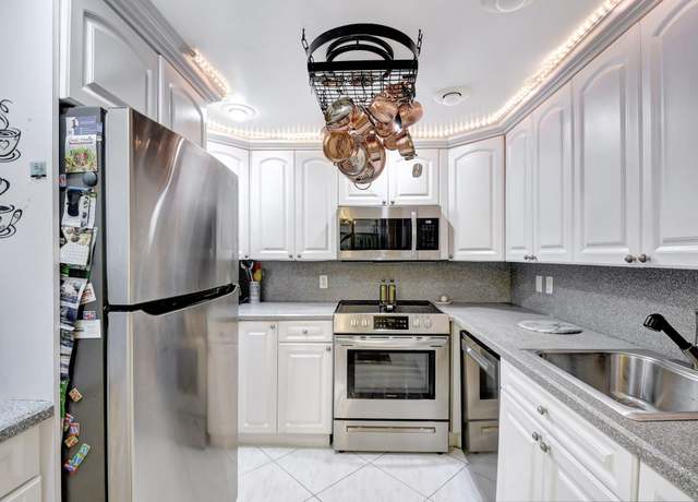 Property at 451 Saxony J, Delray Beach, FL 33446, 1 bed, 1.5 baths