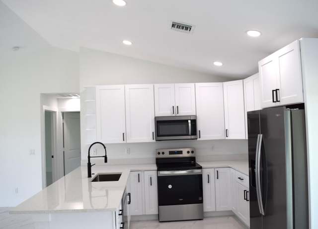 Property at 18663 NW 256th St, Okeechobee, FL 34972, 3 beds, 2 baths