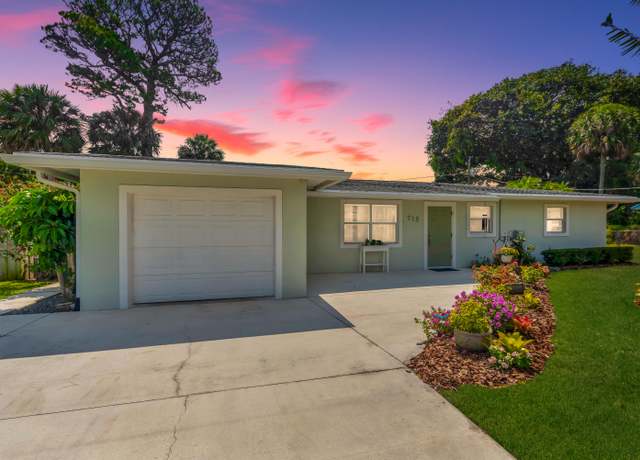 Property at 715 SE Alamanda Way, Stuart, FL 34996, 3 beds, 2 baths