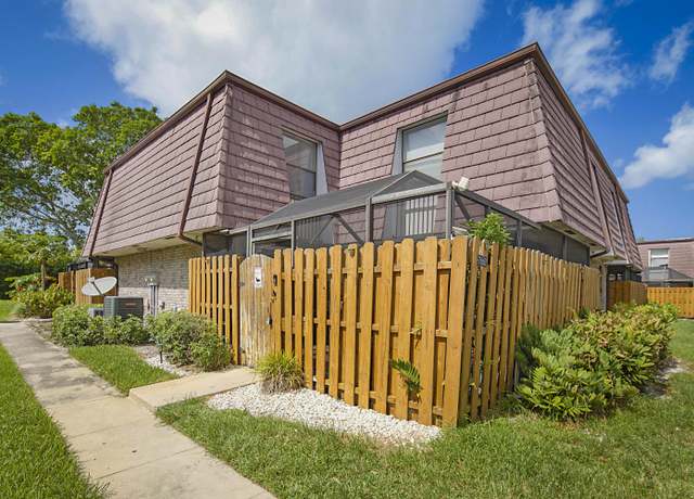 Property at 7662 Courtyard Run W, Boca Raton, FL 33433, 3 beds, 2.5 baths