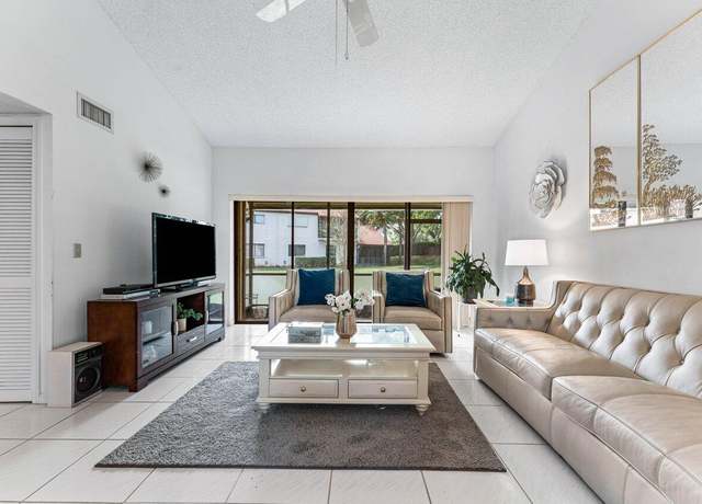 Property at 10 Via De Casas Sur #104, Boynton Beach, FL 33426, 2 beds, 2 baths
