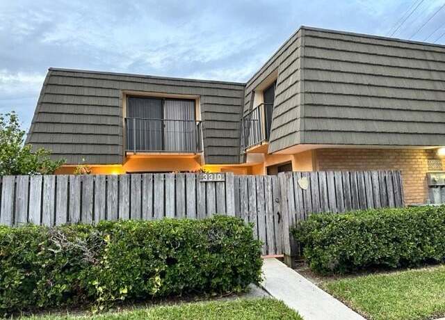 Property at 3310 33rd Way, West Palm Beach, FL 33407, 2 beds, 2.5 baths