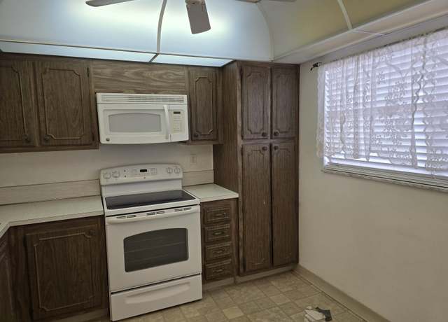 Property at 3590 Via Poinciana #509, Lake Worth, FL 33467, 1 bed, 1.5 baths