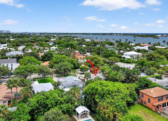 Property at 210 Seville Rd, West Palm Beach, FL 33405, 2 beds, 2 baths