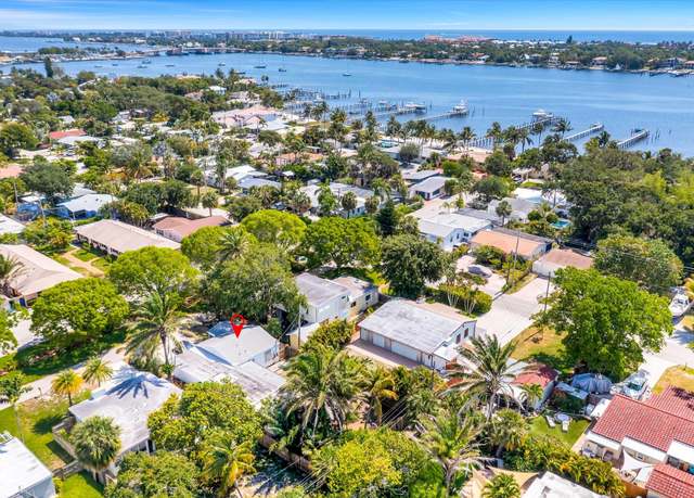 Property at 132 E Central Blvd, Lantana, FL 33462, 3 beds, 2 baths