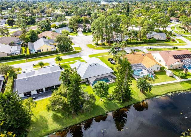 Property at 13471 Barberry Dr, Wellington, FL 33414, 3 beds, 2 baths