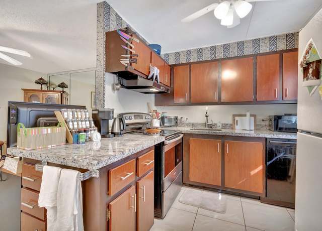 Property at 116 Mansfield C, Boca Raton, FL 33434, 2 beds, 1.5 baths