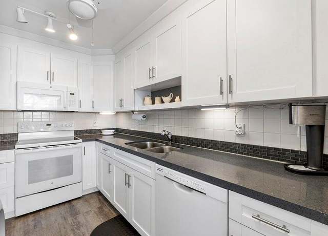 Property at 2401 Del Aire Blvd #201, Delray Beach, FL 33445, 2 beds, 2 baths