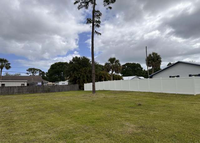 Property at 7902 Westmont Dr, Fort Pierce, FL 34951