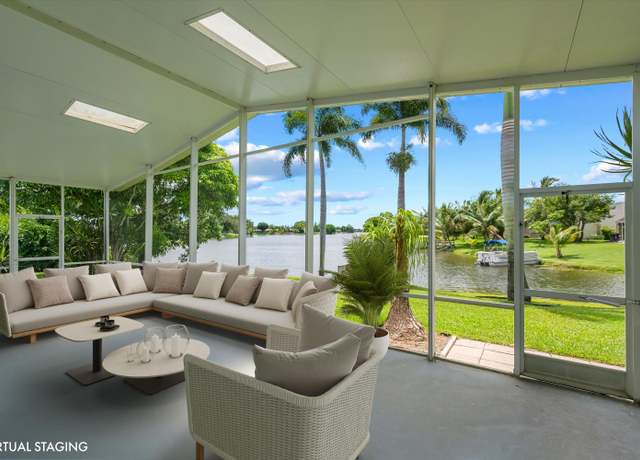 Property at 836 Lake Wellington Dr, Wellington, FL 33414, 4 beds, 2.5 baths