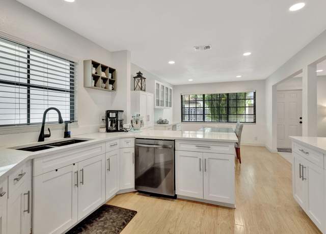 Property at 146 Weybridge Cir Unit B, Royal Palm Beach, FL 33411, 3 beds, 2.5 baths