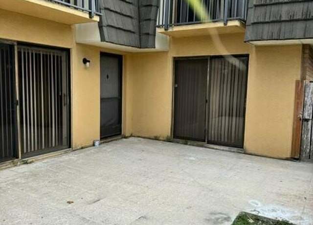 Property at 3822 38th Way, West Palm Beach, FL 33407, 2 beds, 2.5 baths