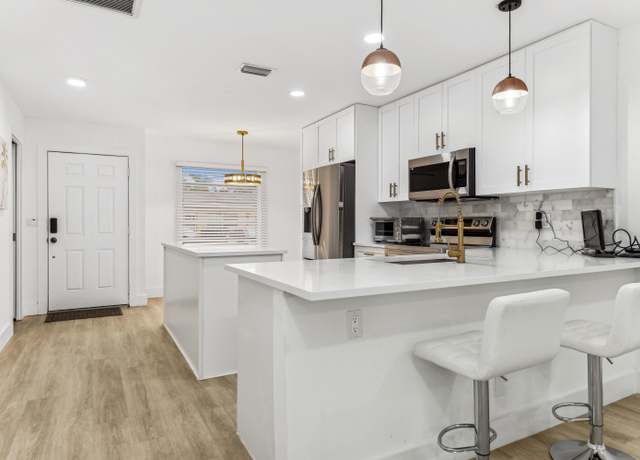 Property at 13725 Flora Pl Unit D, Delray Beach, FL 33484, 2 beds, 2 baths