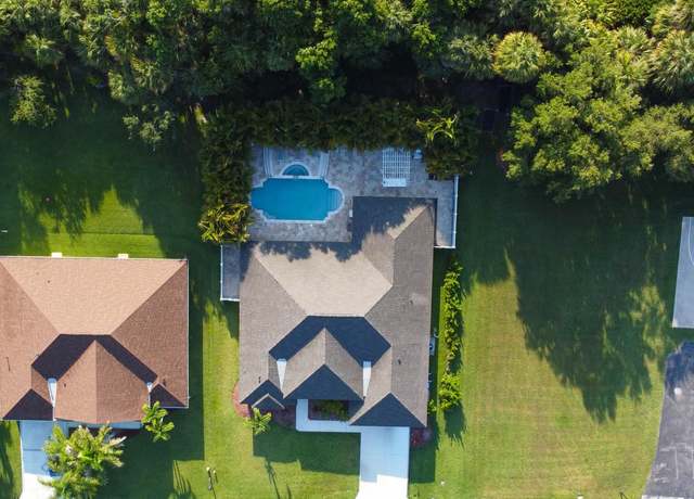 Property at 832 Alexandra Ave SW, Vero Beach, FL 32968, 4 beds, 3 baths