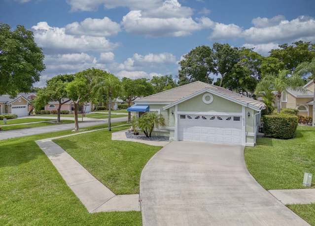 Property at 8095 Burlington Ct, Lake Worth, FL 33467, 3 beds, 2 baths